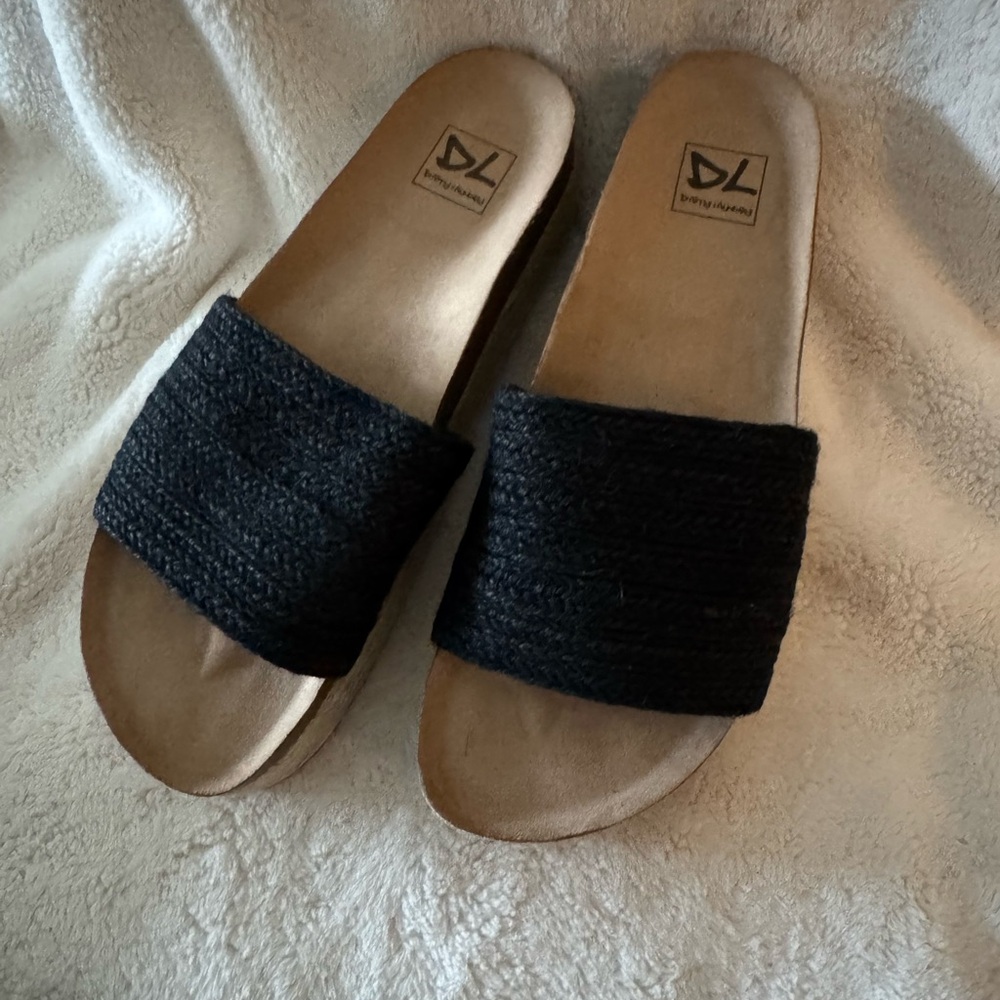 Dirty Laundry Black and Tan Slide Sandals